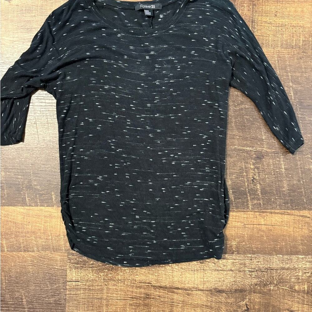 Forever 21 Black and White Speckled 3/4 Sleeve Top